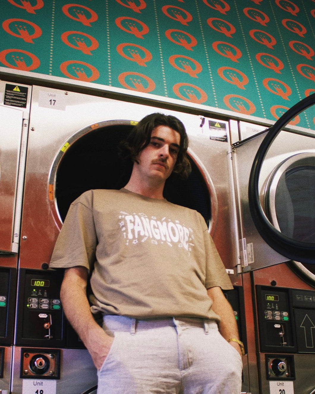 FANGMORE BAND TEE - COFFEE.