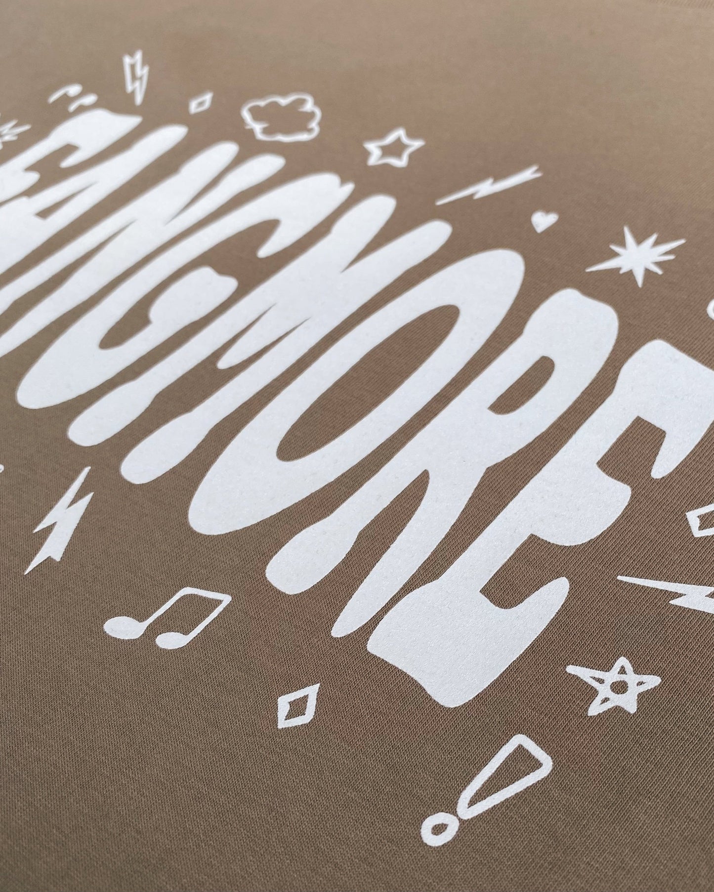 FANGMORE BAND TEE - COFFEE.